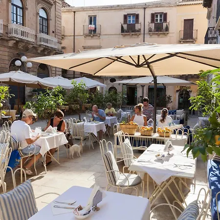 Palazzo Artemide - Vretreats Отель Сиракузы